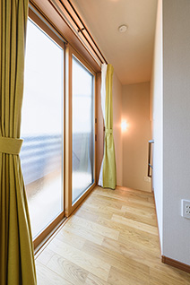 Low-Eガラス窓の家で得た 性能・快適・プライバシー-メイン画像