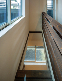 こだわりの窓がいっぱい。シンプル&快適な低炭素住宅-詳細写真12